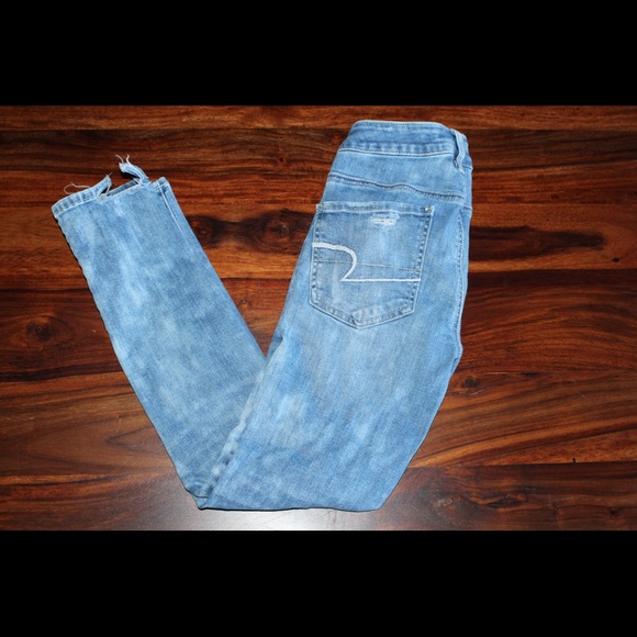 American Eagle Medium Acid Wash Skinny Jeans. - Picture 2 of 2